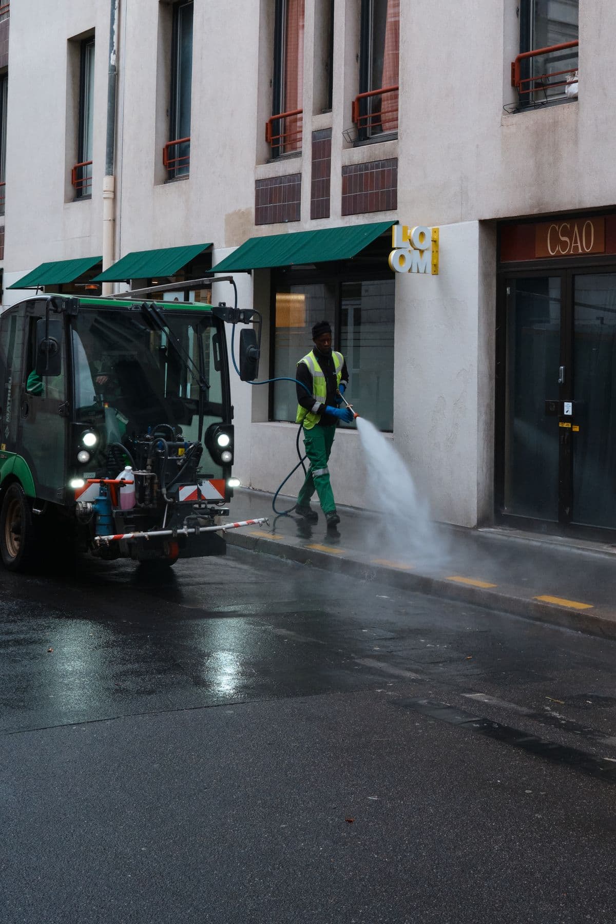 Nettoyer une terrasse en travertin